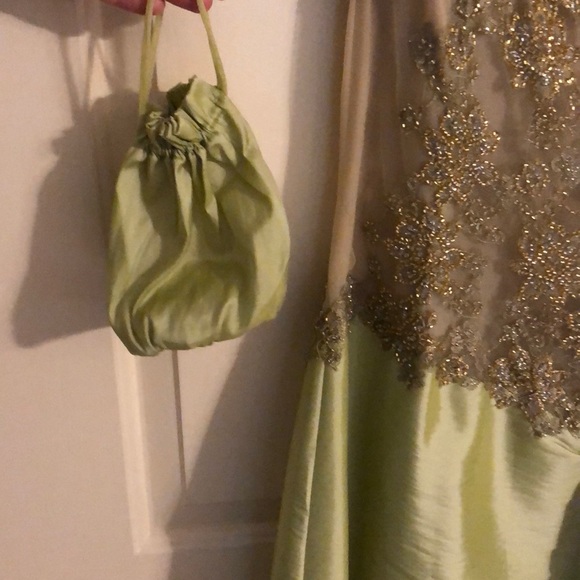 GORGEOUS Mon Cherie size 8 gown with clutch - Picture 8 of 15